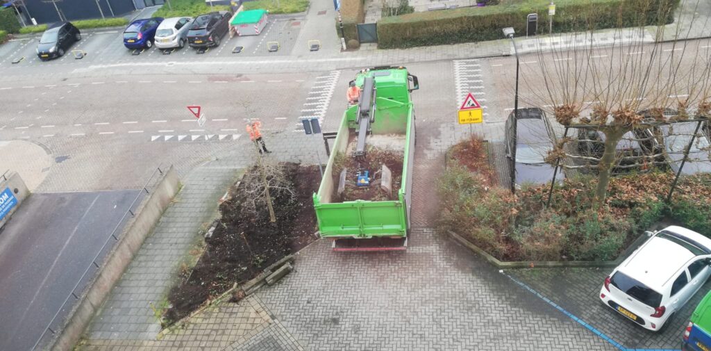 Tuinwerkzaamheden bij de ventweg
